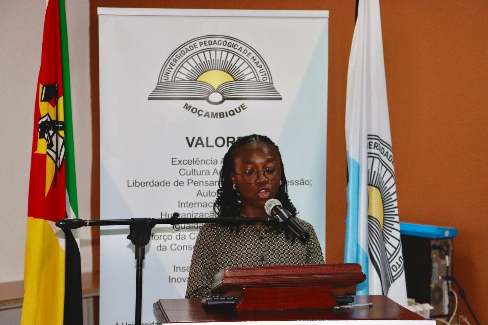 Estudantes da UP-Maputo recebem laptops