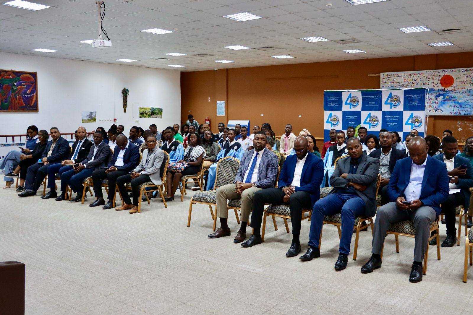 Estudantes da UP-Maputo recebem laptops