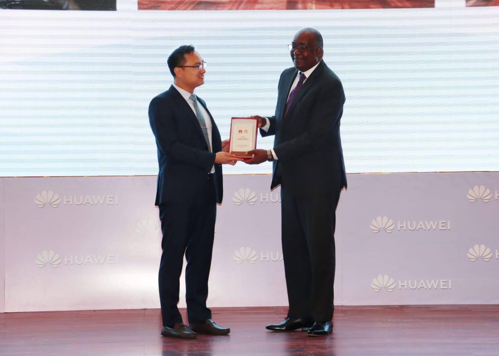 Huawei Distingue Instituições em Matéria das TIC. UP-Maputo reconhecida na ocasião