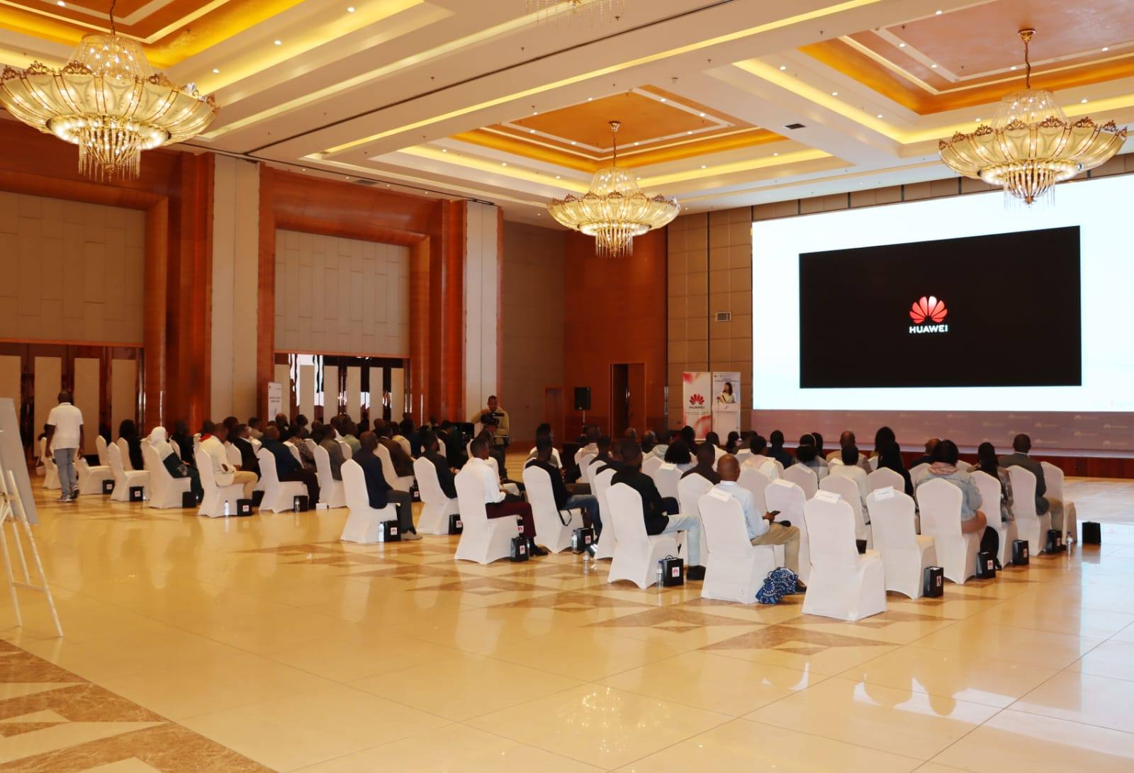 Huawei Distingue Instituições em Matéria das TIC. UP-Maputo reconhecida na ocasião