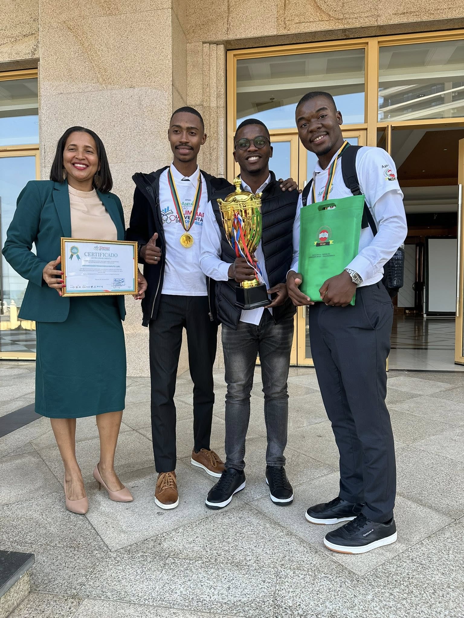 Reitor da UP-Maputo felicita vencedores das Olimpíadas de Contabilidade