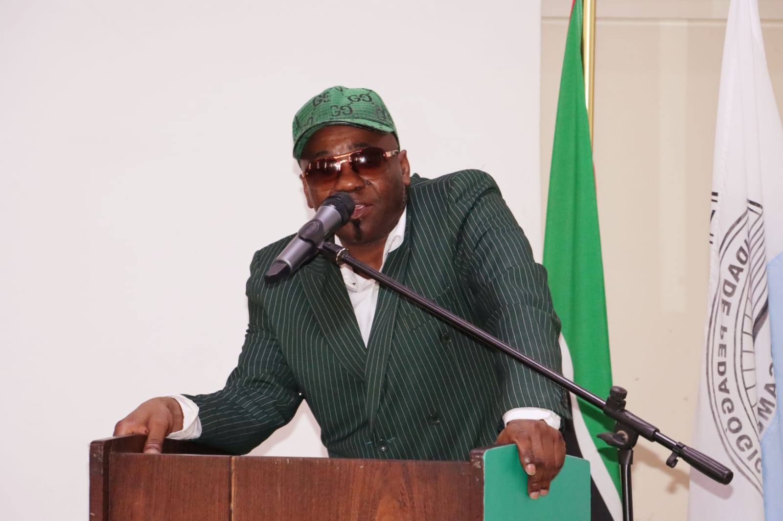 Jimmy Dludlu emociona plateia ao falar da sua trajetória musical